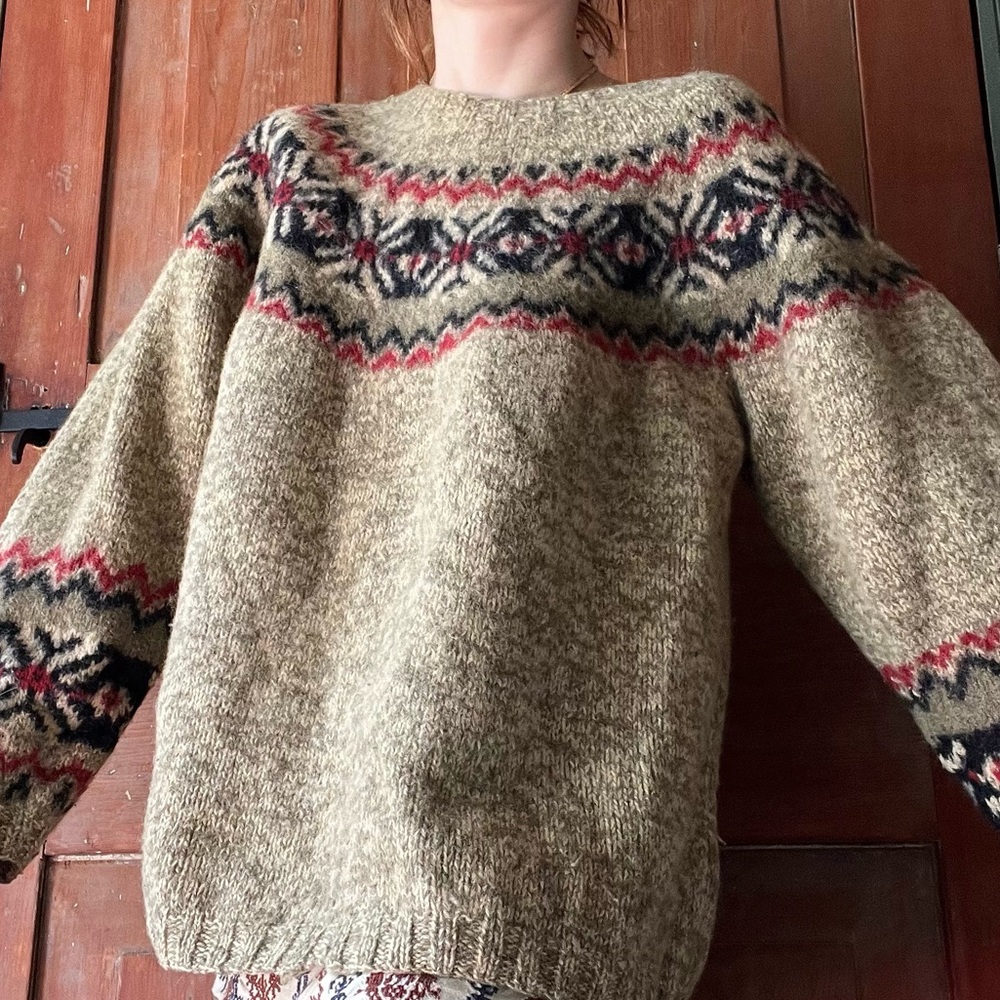Gorgeous vintage Eddie Bauer sweater. Excellent condition.